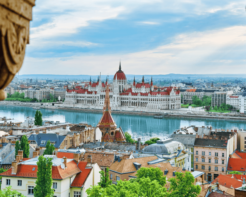 Budapeszt - 3 noce dla 2 osób w 4-gwiazdkowym Hotelu Mediterran ze śniadaniem oraz lot w obie strony z Krakowa